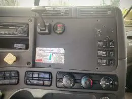 Freightliner_Cascadia_Sleeper_Truck_C.jpg