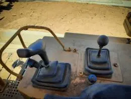 Caterpillar_D6M_Crawler_Dozer_F.jpg