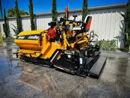 LeeBoy_8510C_Asphalt_Paver_Tracked_B.jpg