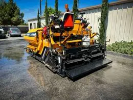 LeeBoy_8510C_Asphalt_Paver_Tracked_H.jpg