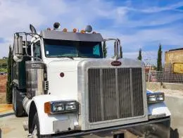 Peterbilt_379_Dump_Truck_A.jpg