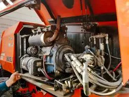 JLG_860SJ_Articulating_Boom_Lift_C.jpg