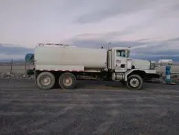 1997_Oshkosh_6000_Gallon_Water_Truck_B.jpg