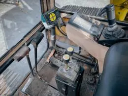 1996_Komatsu_PC200LC3_Excavator_(10)