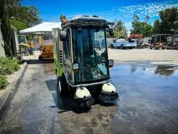 Tennant_525_Green_Machine_Sweeper_D