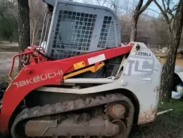 2016_Takeuchi_TL8CRW_Skid_Steer_(B)