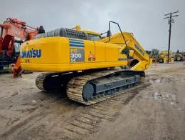 2002_Komatsu_PC300LC_Excavator_Track_(D)