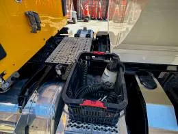 2019_Peterbilt_579_Dump_Truck_(5)_E