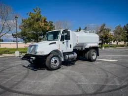 2017_International_4300_Water_Truck-8831_(1)