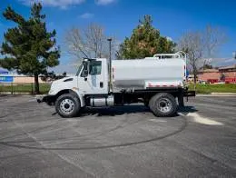 2017_International_4300_Water_Truck-8831_(2)