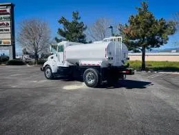2005_Peterbilt_335_Water_Truck-1852_(2)