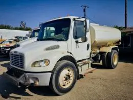 2005_Freightliner_Water_Truck_(6-21)_1