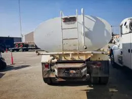 2005_Freightliner_Water_Truck_(6-21)_3