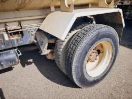 2005_Freightliner_Water_Truck_(6-21)_4