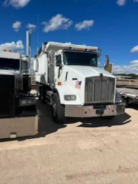 Kenworth_T800_Dump_Truck_(1)