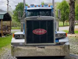 2000_Peterbilt_379_Truck_(2)