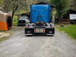 2000_Peterbilt_379_Truck_(6)