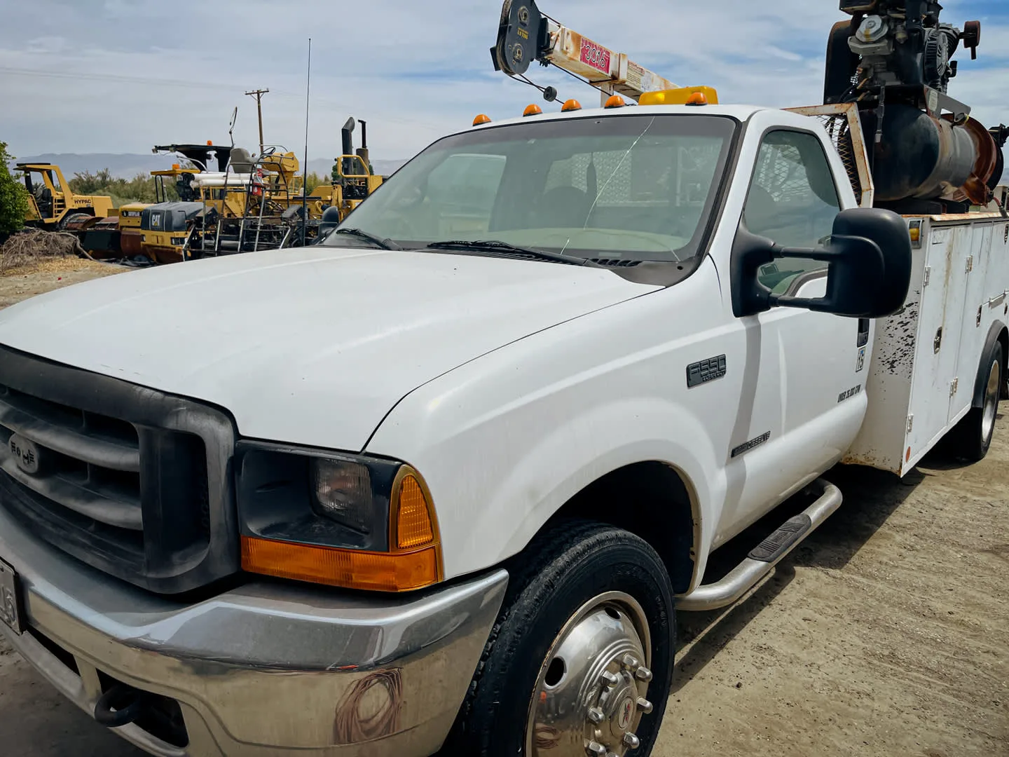 2001_Ford_F550_Service_Truck_(1)
