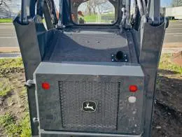2019_John_Deere_317G_Skid_Steer_(3)
