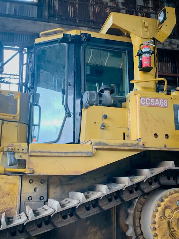 Assets/2009_Caterpillar_D9T_Bulldozer__1