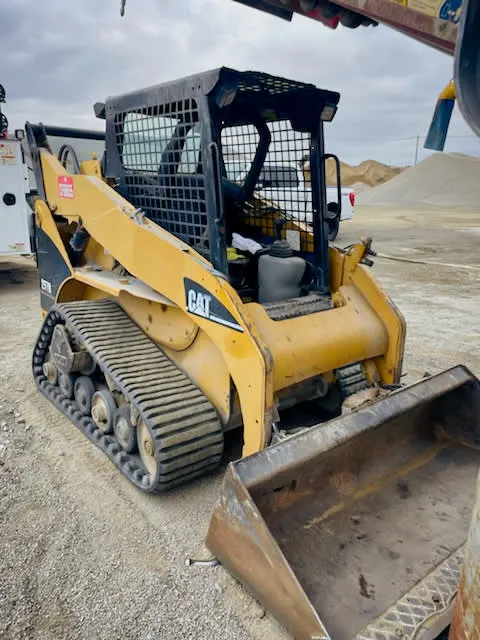 2007_Caterpillar_257B_Skid_Steer_(1)