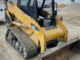 2007_Caterpillar_257B_Skid_Steer_(1)