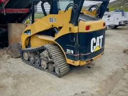 2007_Caterpillar_257B_Skid_Steer_(2)