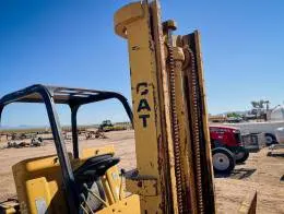 Caterpillar_V50C_Forklift_(8)