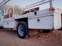 2003_Ford_F550_Flatbed_Truck_(5)