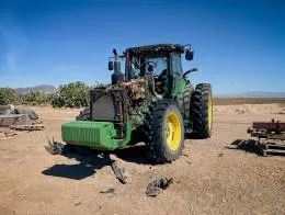 John_Deere_8295R_Farm_Tractor_(1)