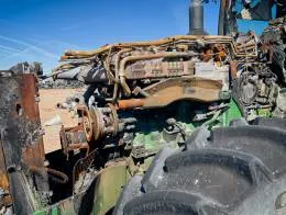 John_Deere_8295R_Farm_Tractor_(5)