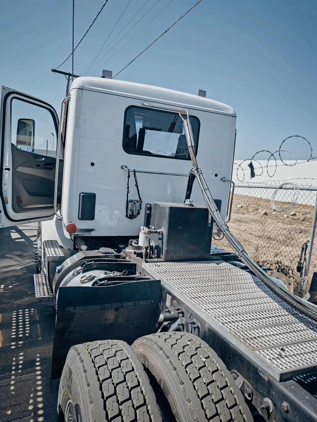 2018_Peterbilt_579_Car_Hauler_Truck_(1)