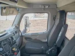2018_Peterbilt_579_Car_Hauler_Truck_(10)