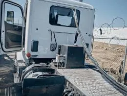 2018_Peterbilt_579_Car_Hauler_Truck_(1)