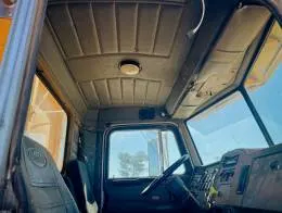 1997_Peterbilt_330_Truck_(10)