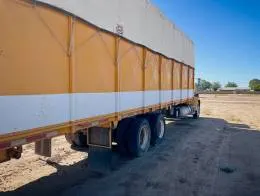 1997_Peterbilt_330_Truck_(4)