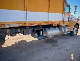 1997_Peterbilt_330_Truck_(3)