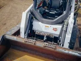 2005_Bobcat_S450_Skid_Steer_Wheel_(4)