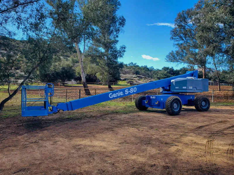 1997_Genie_S80_Boom_Lift_(1)