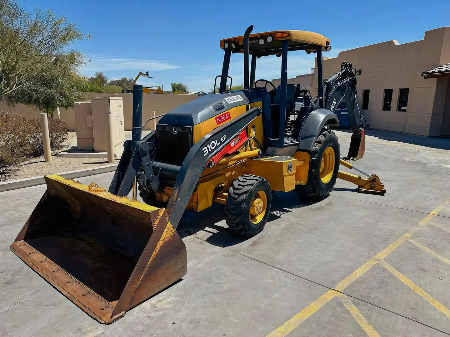 2016_John_Deere_310LEP_Backhoe_4WD_(1)