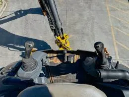 2016_John_Deere_310LEP_Backhoe_4WD_(8)