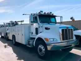 Peterbilt 335  2