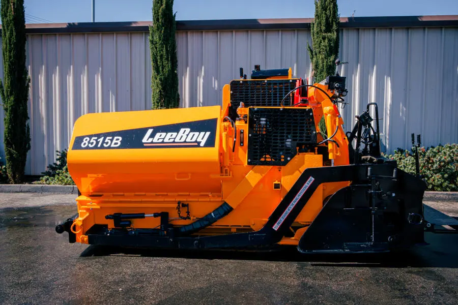 LeeBoy 8515B Asphalt_Pavers Side View Showing Paver