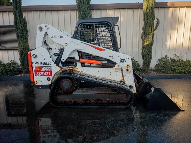 Bobcat T650 Skid_Steers 3