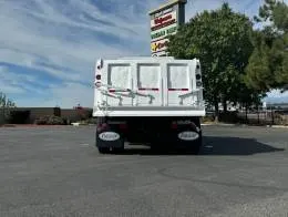 Peterbilt 335  2