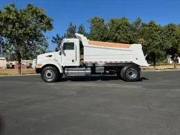 Peterbilt 335  7