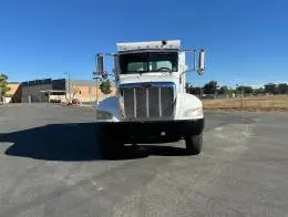 Peterbilt 335  12