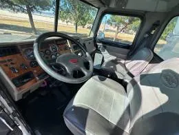 Peterbilt 335  13