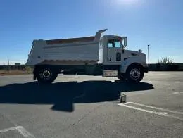 Peterbilt 335  8