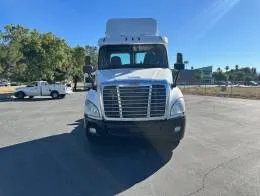 Freightliner Cascadia 125  8